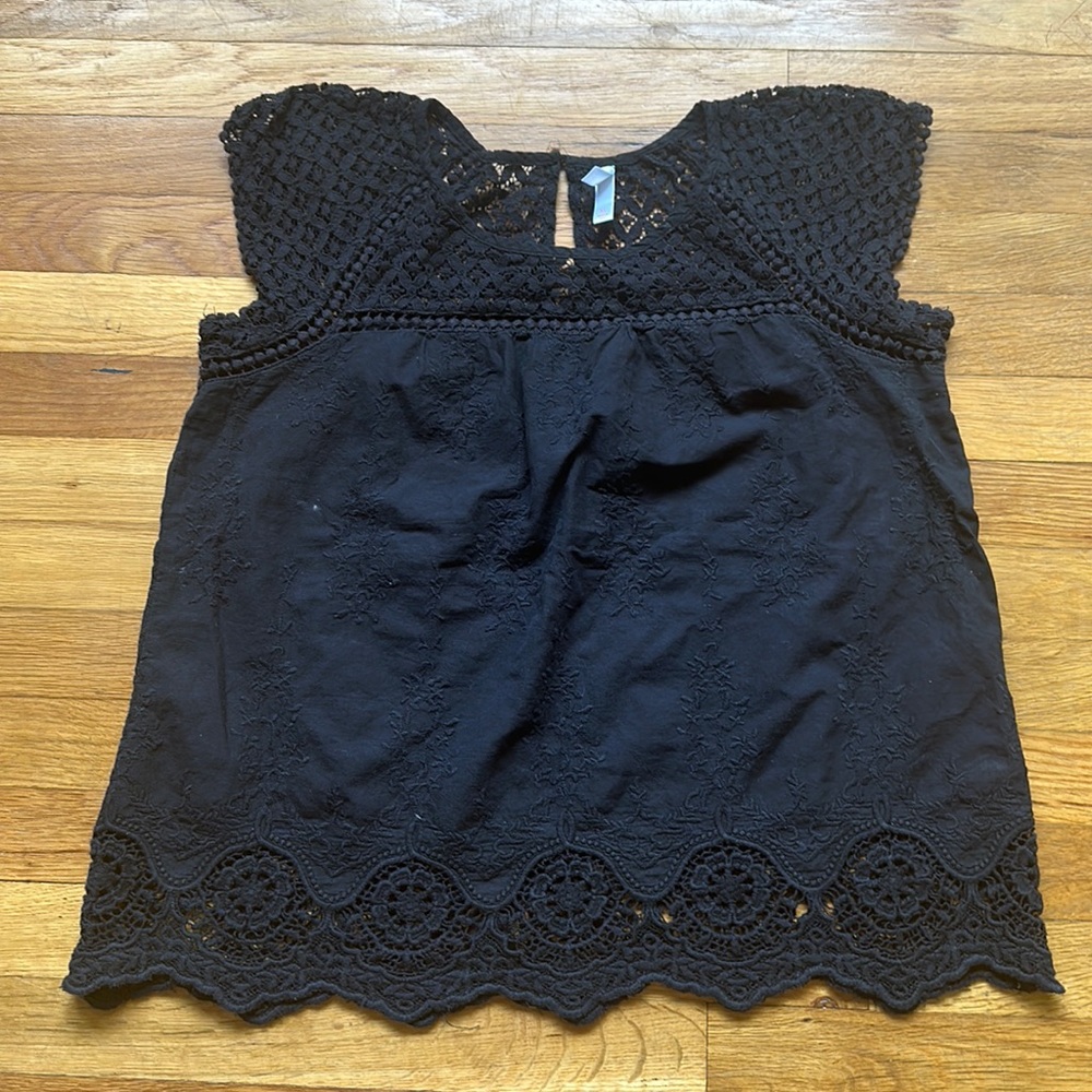 Black causal blouse for sale. Cleaning out the closet. Buy now for a great price